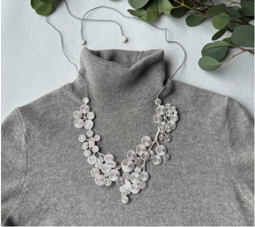 刺繍ネックレス